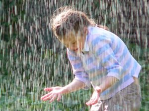 avoid getting wet in the rain : simple tips for rainy season 